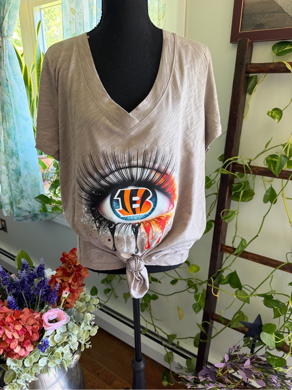 Cincinnati Bengals Eye Graphic V-Neck Tee - Gray with Orange Accent